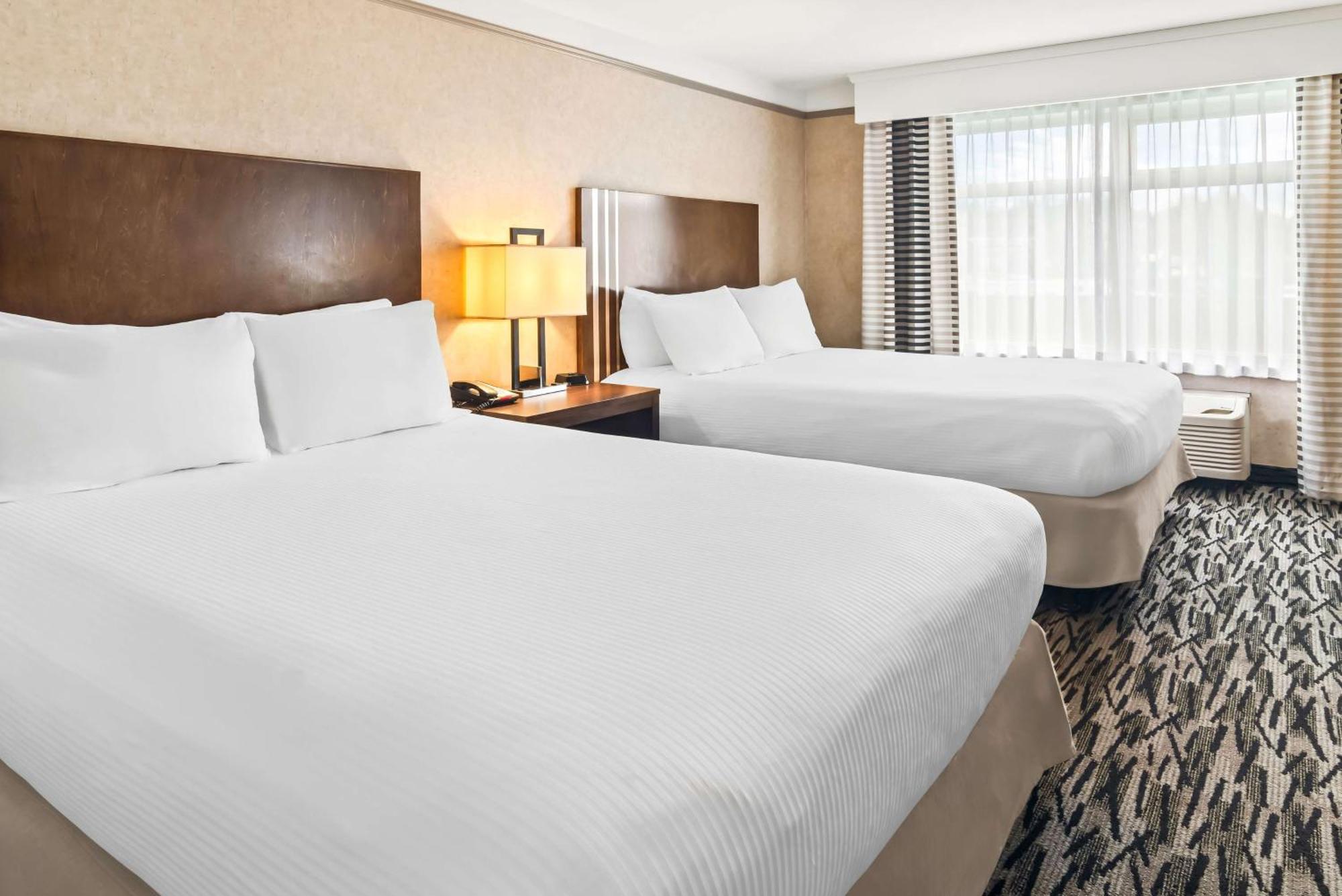 Best Western Plus Pitt Meadows Inn & Suites Exterior photo
