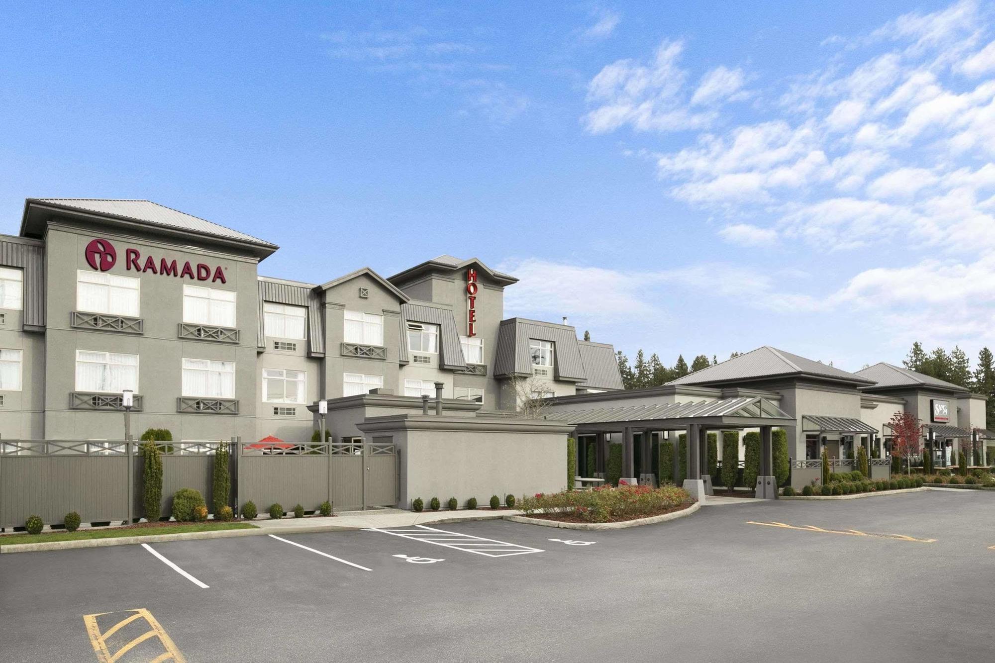 Best Western Plus Pitt Meadows Inn & Suites Exterior photo