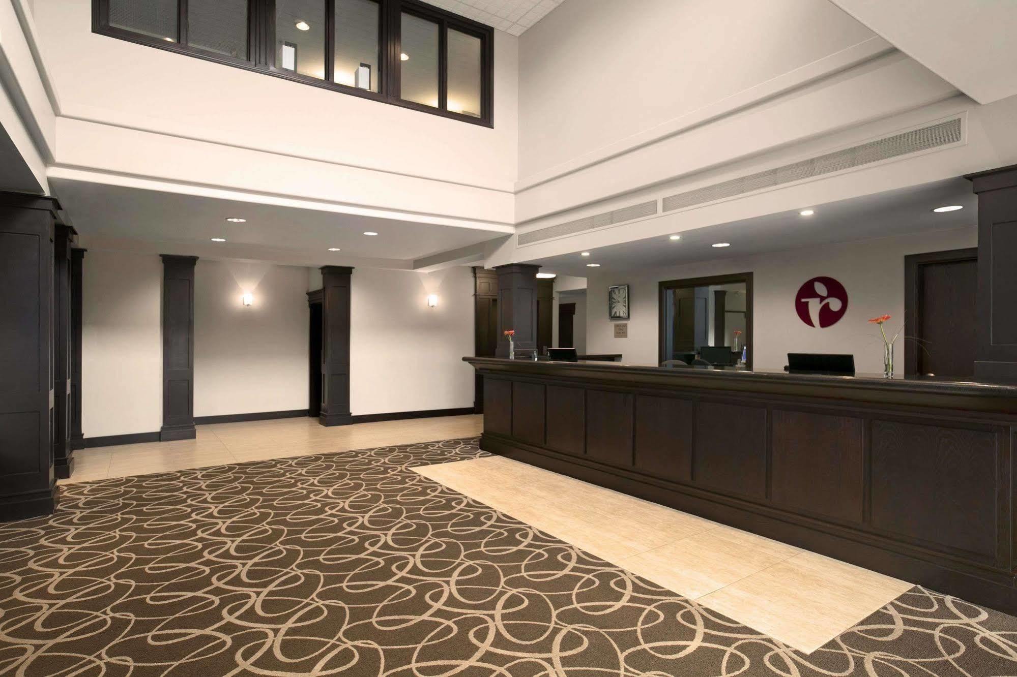 Best Western Plus Pitt Meadows Inn & Suites Exterior photo